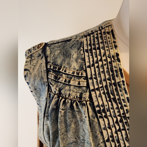 New! || PILCRO || Wrap, vest, chambrey, cropped, pullover, size small, blue - Picture 5 of 12